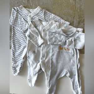 Mark and Spencer set of 3 footies for tiny bunnies (6.7 pounds )LIKE NEW